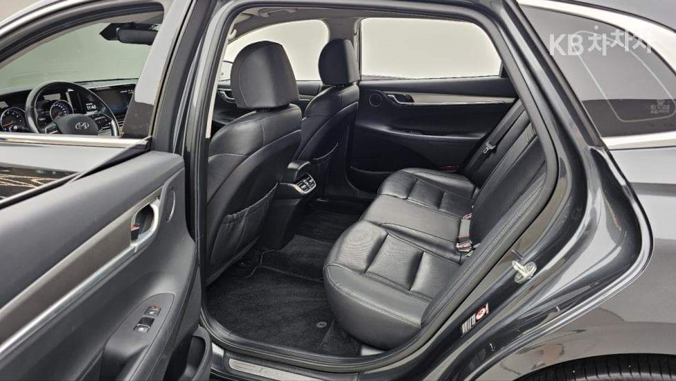 Hyundai The New (facelift) Grandeur (Azera)2.5 Premium 초이스 - 14