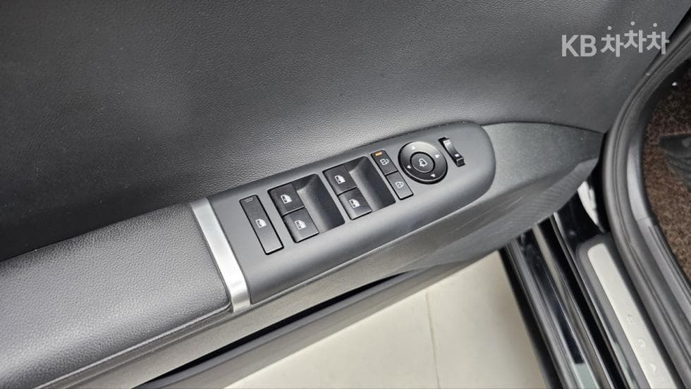 Hyundai The All New Grandeur (Azera)2.5L gasoline 2WD Premium - 24