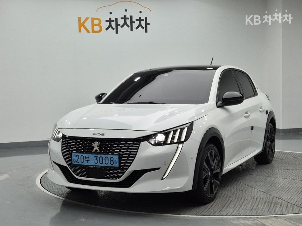 Peugeot e-208 GT - Image 1
