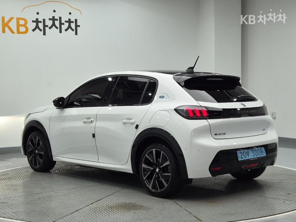 Peugeot e-208GT - 2