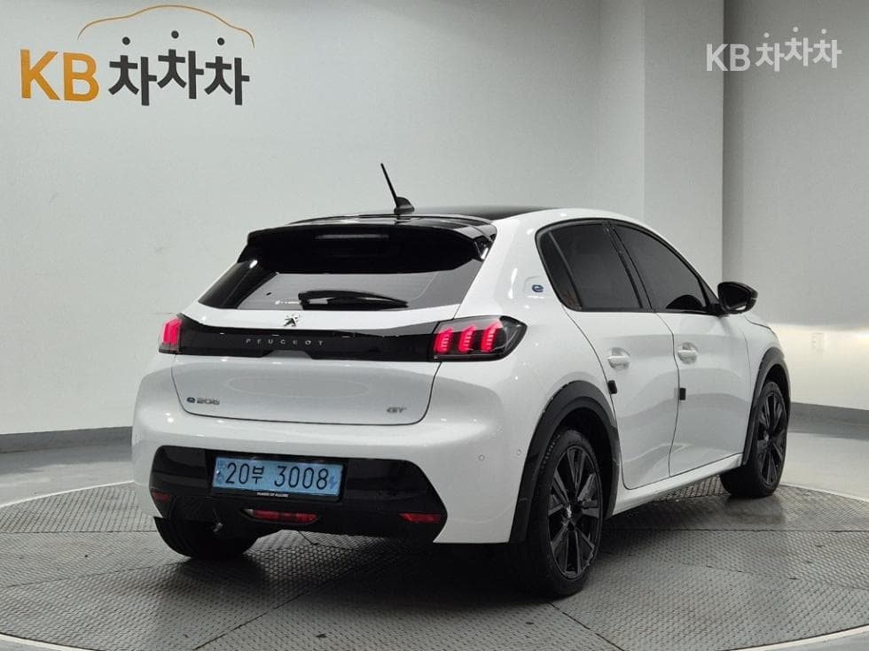 Peugeot e-208GT - 3