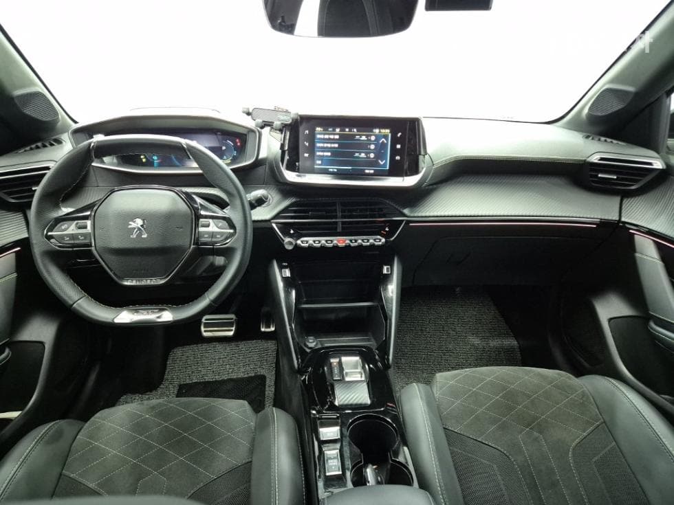 Peugeot e-208GT - 7