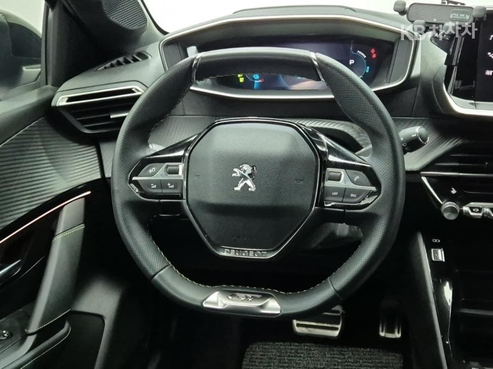 Peugeot e-208GT - 9