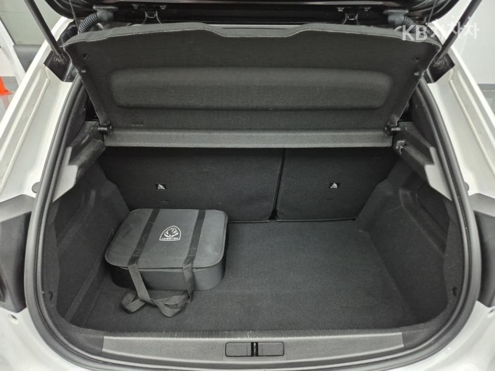 Peugeot e-208GT - 18