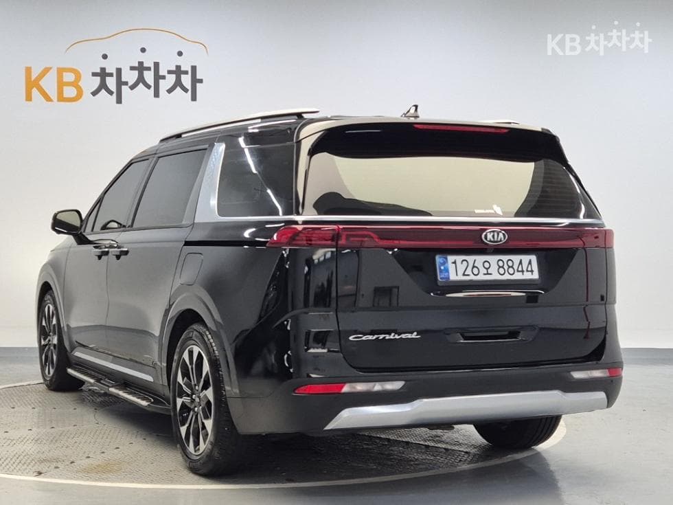 Kia Carnival 4th generationD2.2 9-seater Signature - 2