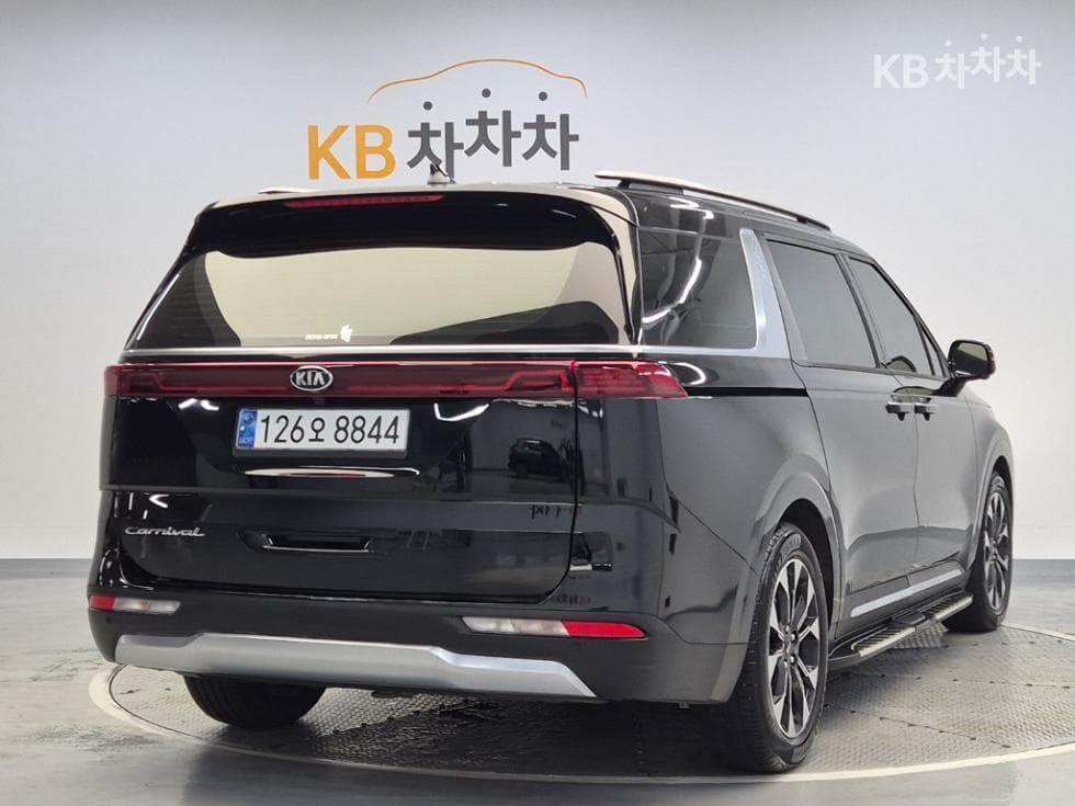 Kia Carnival 4th generationD2.2 9-seater Signature - 3