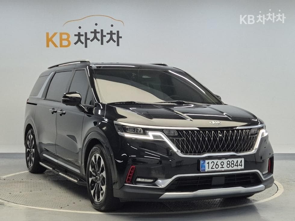 Kia Carnival 4th generationD2.2 9-seater Signature - 4