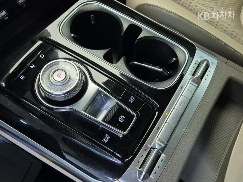 Kia Carnival 4th generationD2.2 9-seater Signature - 8