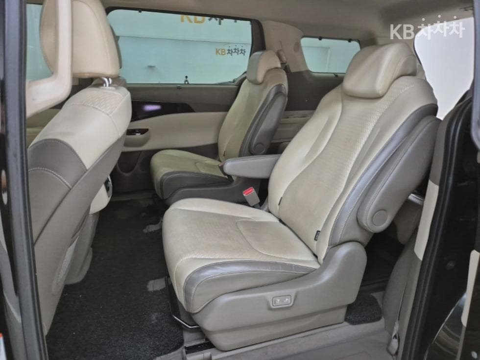 Kia Carnival 4th generationD2.2 9-seater Signature - 12