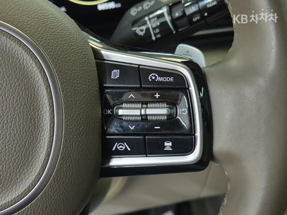 Kia Carnival 4th generationD2.2 9-seater Signature - 15