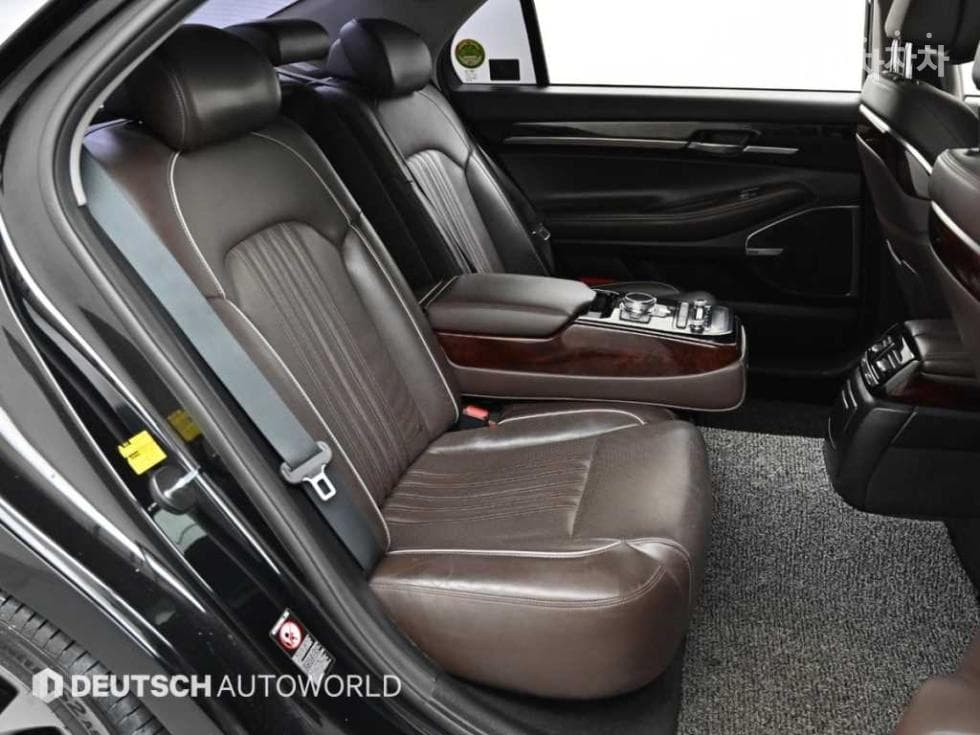 Genesis EQ9003.3 T-GDI AWD Premium Luxury - 12