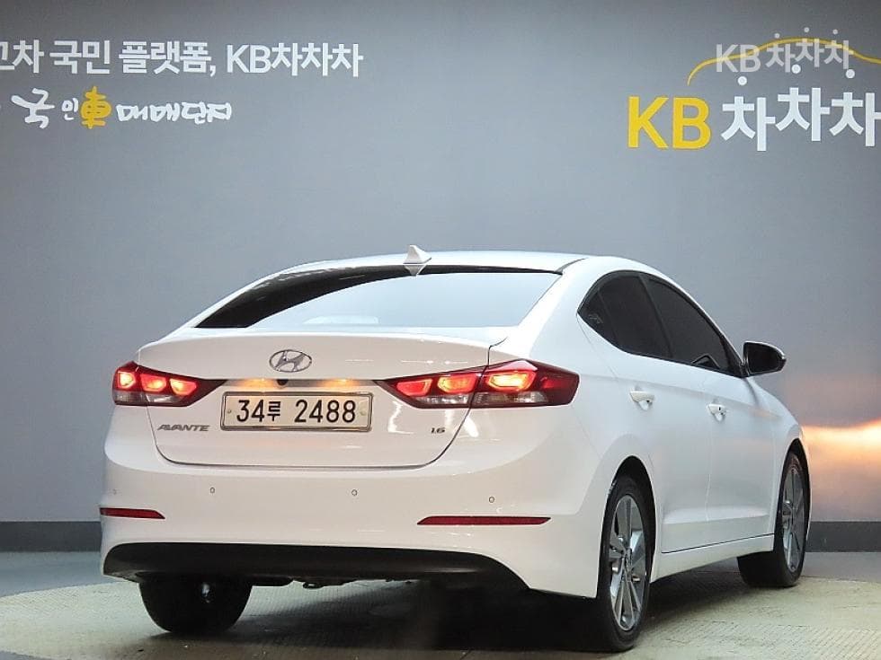 Hyundai Avante (Elantra)AD1.6 GDi Value Plus - 2