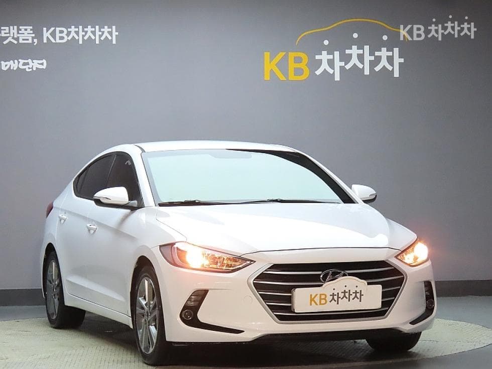 Hyundai Avante (Elantra)AD1.6 GDi Value Plus - 3