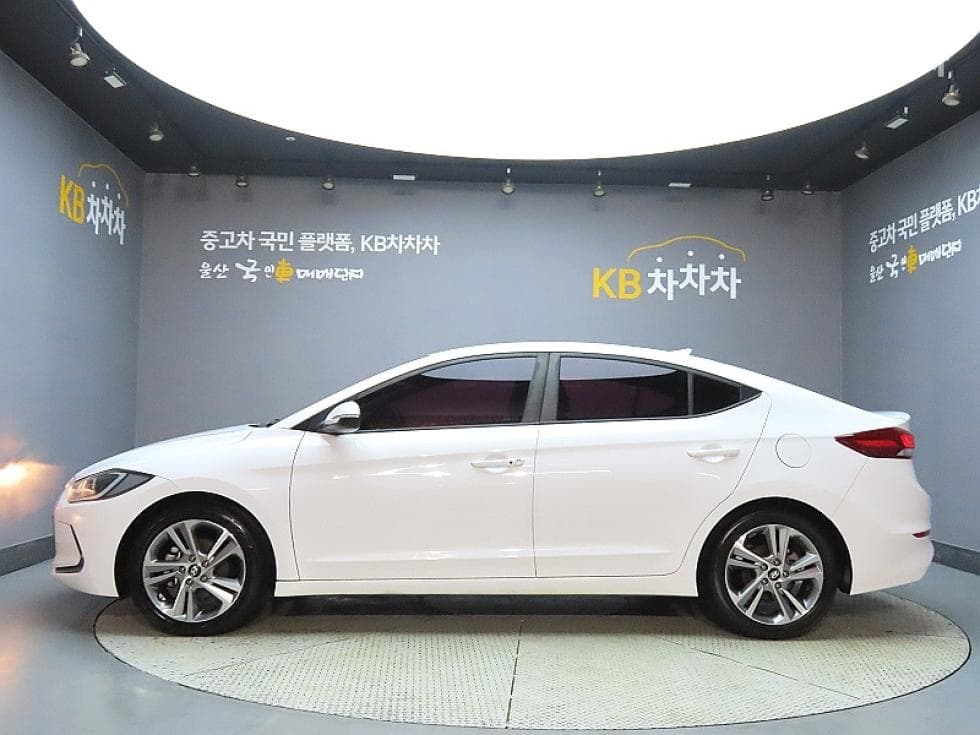 Hyundai Avante (Elantra)AD1.6 GDi Value Plus - 5