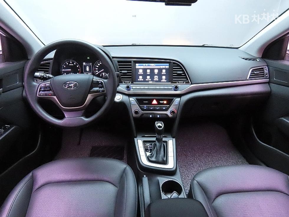 Hyundai Avante (Elantra)AD1.6 GDi Value Plus - 6