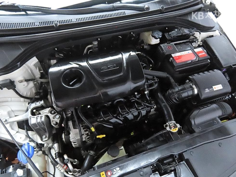 Hyundai Avante (Elantra)AD1.6 GDi Value Plus - 7