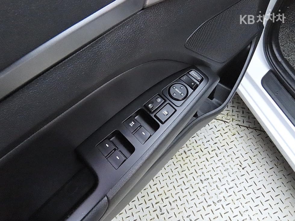 Hyundai Avante (Elantra)AD1.6 GDi Value Plus - 13