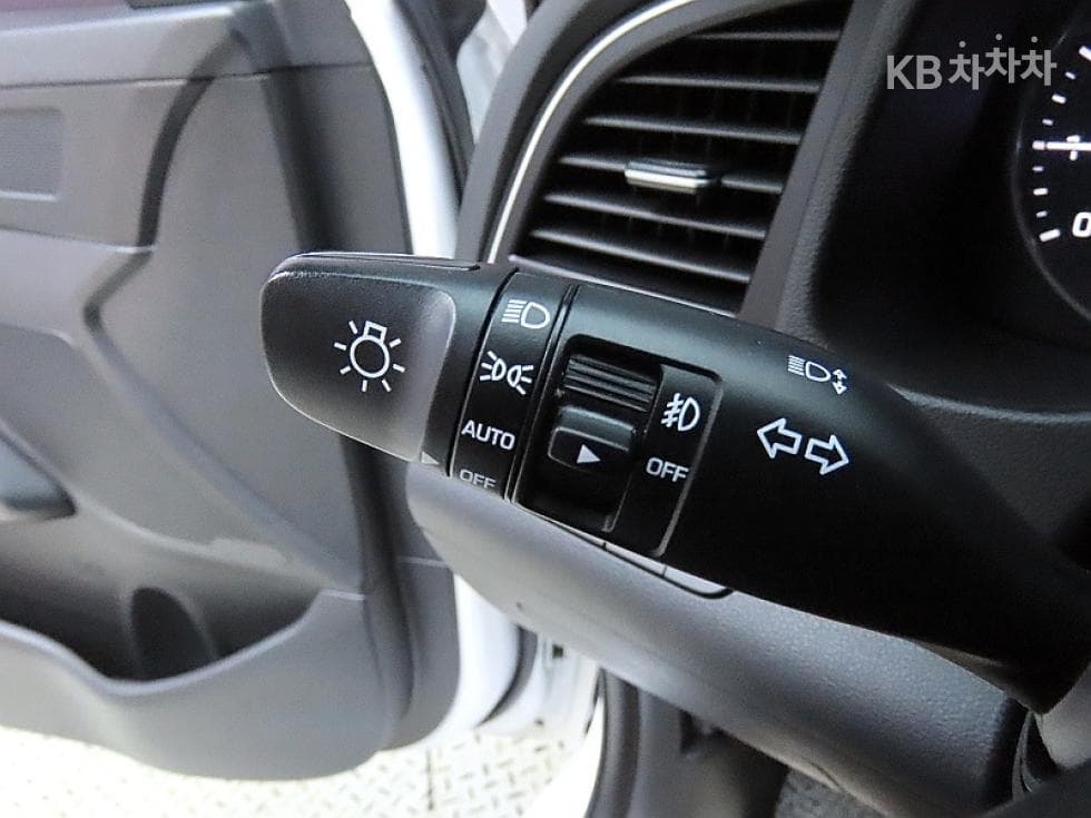 Hyundai Avante (Elantra)AD1.6 GDi Value Plus - 14