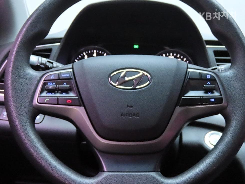 Hyundai Avante (Elantra)AD1.6 GDi Value Plus - 18