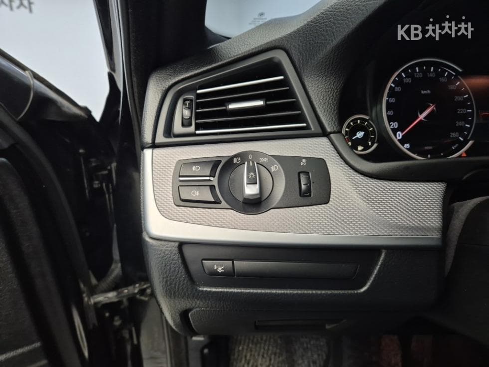 BMW New5 Series520d M 스포츠 F10 - 19