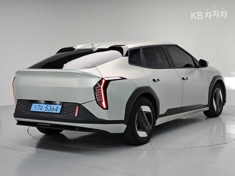 Киа EV4Long Range 2WD Air - 4
