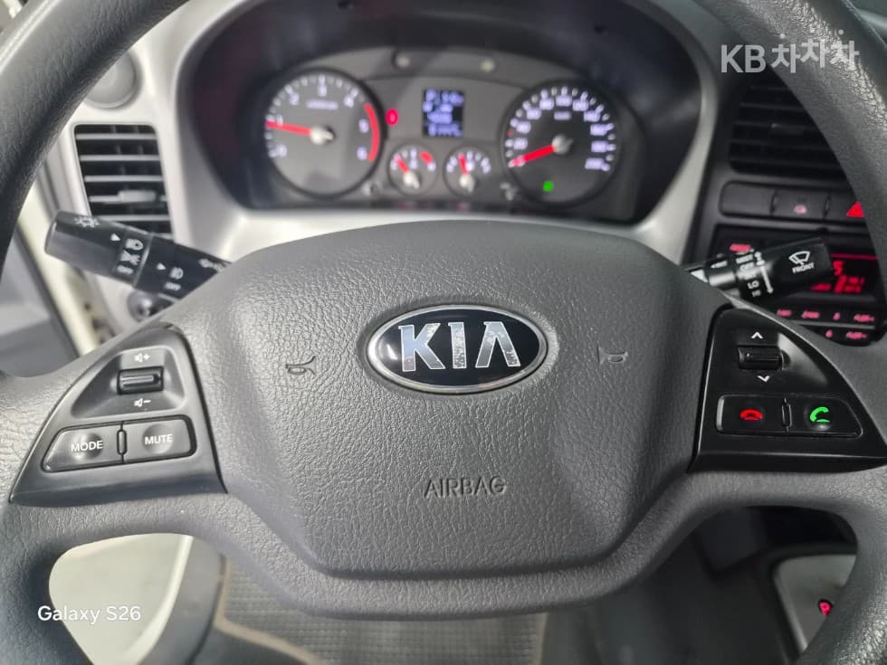 Kia Bongo 3 (light truck)1 Ton Extra Long King Cab CRDi Luxury - 10
