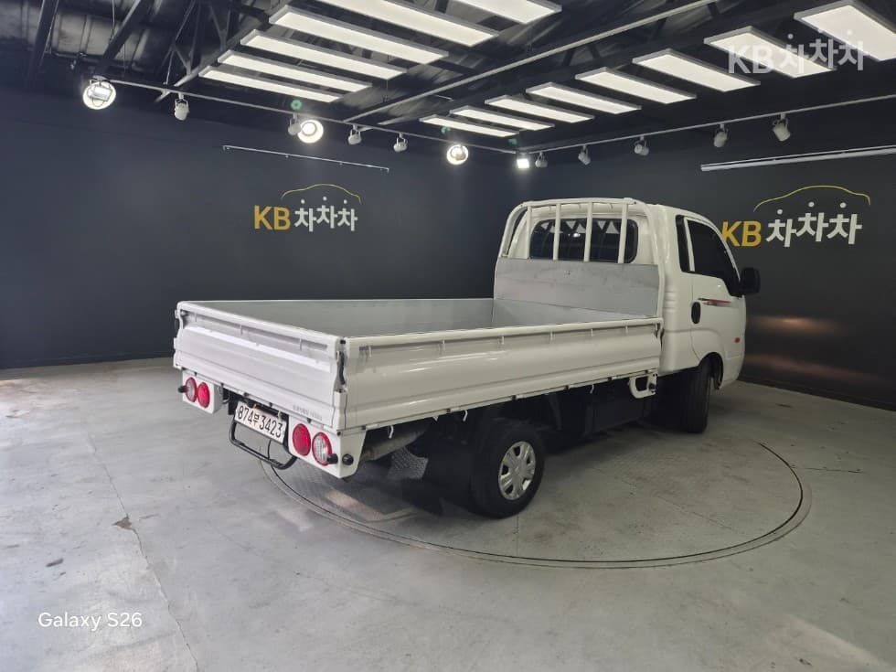 Kia Bongo 3 (light truck)1 Ton Extra Long King Cab CRDi Luxury - 3