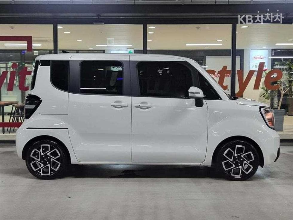 Kia The New (facelift) Kia Ray (van)1.0 Gasoline Signature - 3