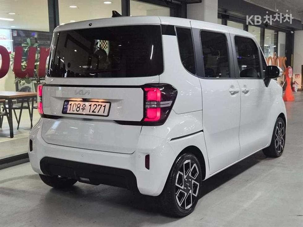 Kia The New (facelift) Kia Ray (van)1.0 Gasoline Signature - 4