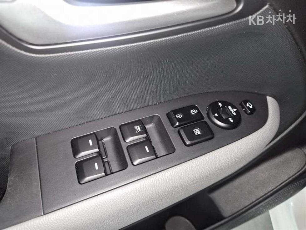 Kia The New (facelift) Kia Ray (van)1.0 Gasoline Signature - 12