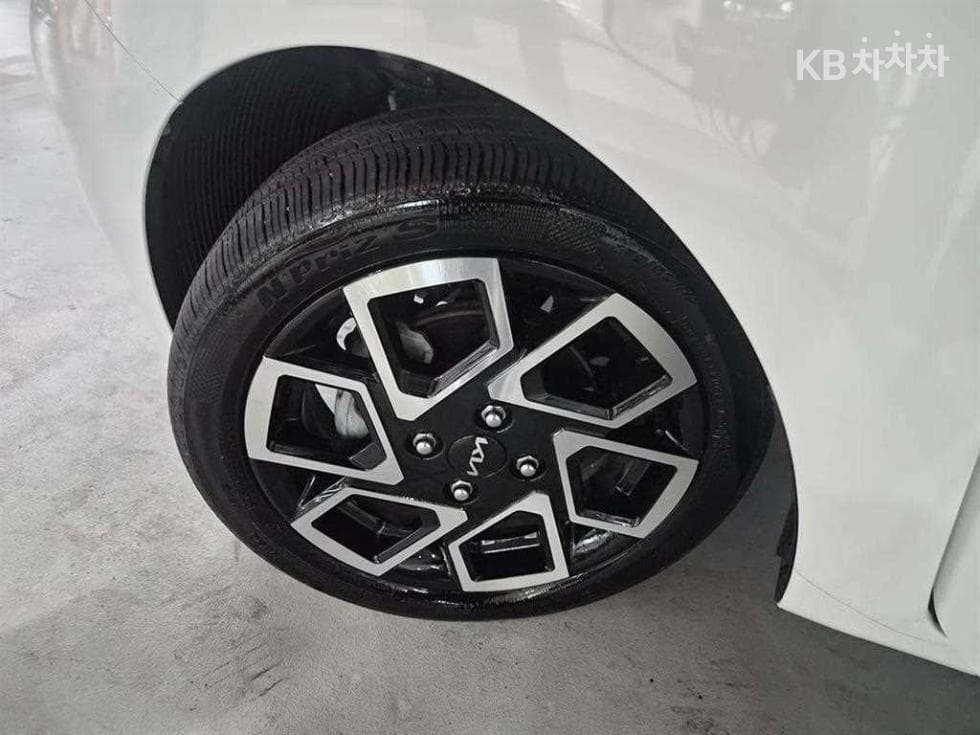 Kia The New (facelift) Kia Ray (van)1.0 Gasoline Signature - 20