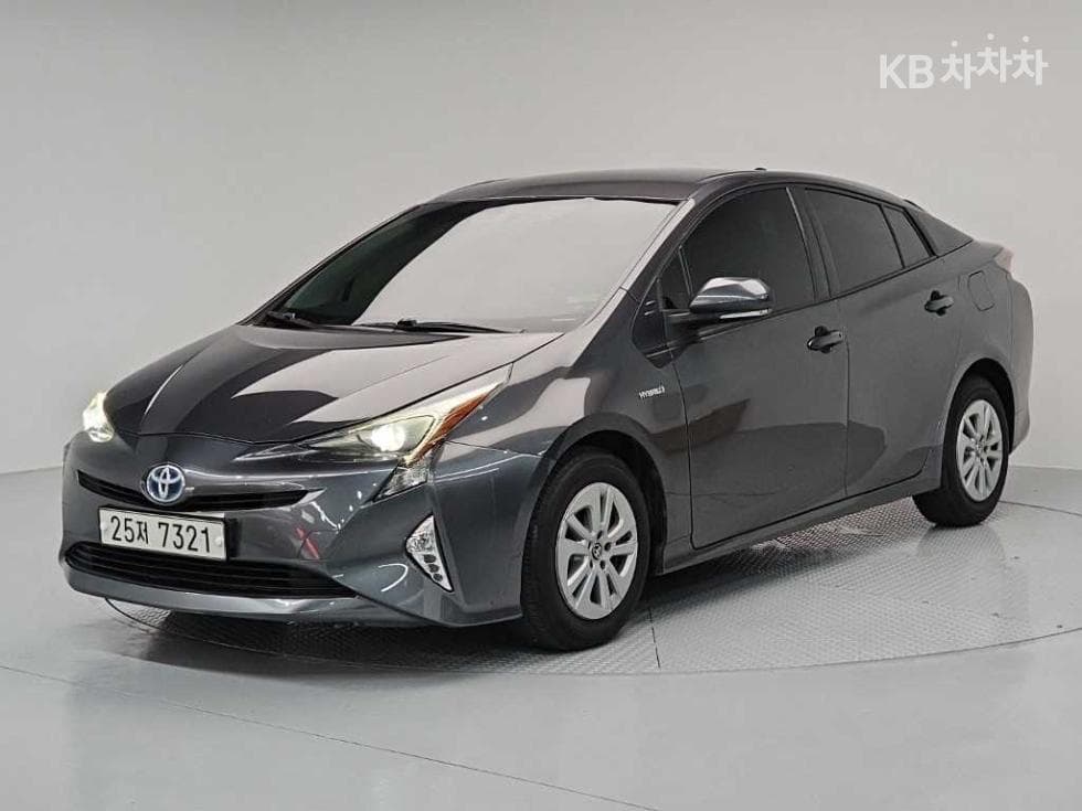 Toyota Prius 4th generation 1.8 E - - Image 1