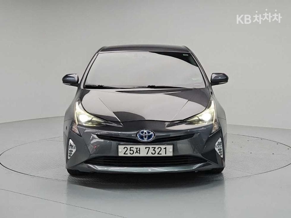 Toyota Prius 4th generation1.8 E - - 2