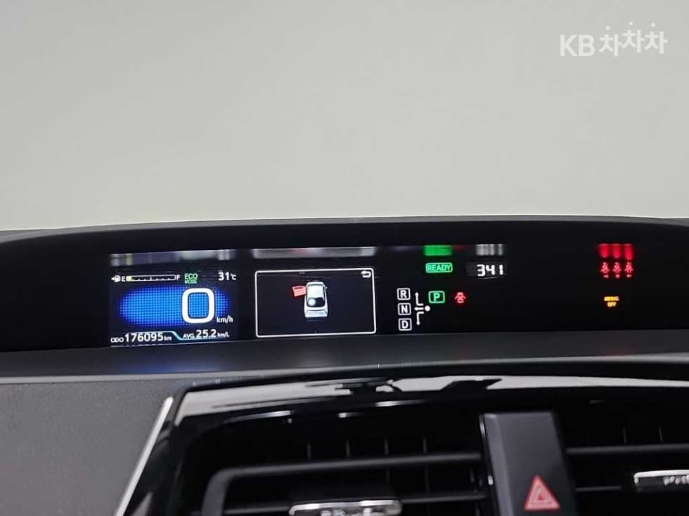 Toyota Prius 4th generation1.8 E - - 5