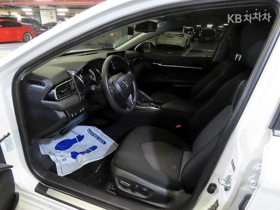 Toyota Camry XV702.5L хибрид LE - 6