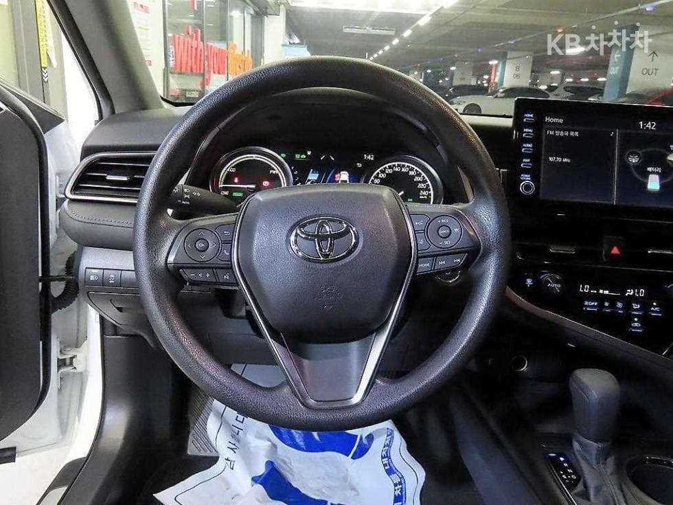 Toyota Camry XV702.5L хибрид LE - 8
