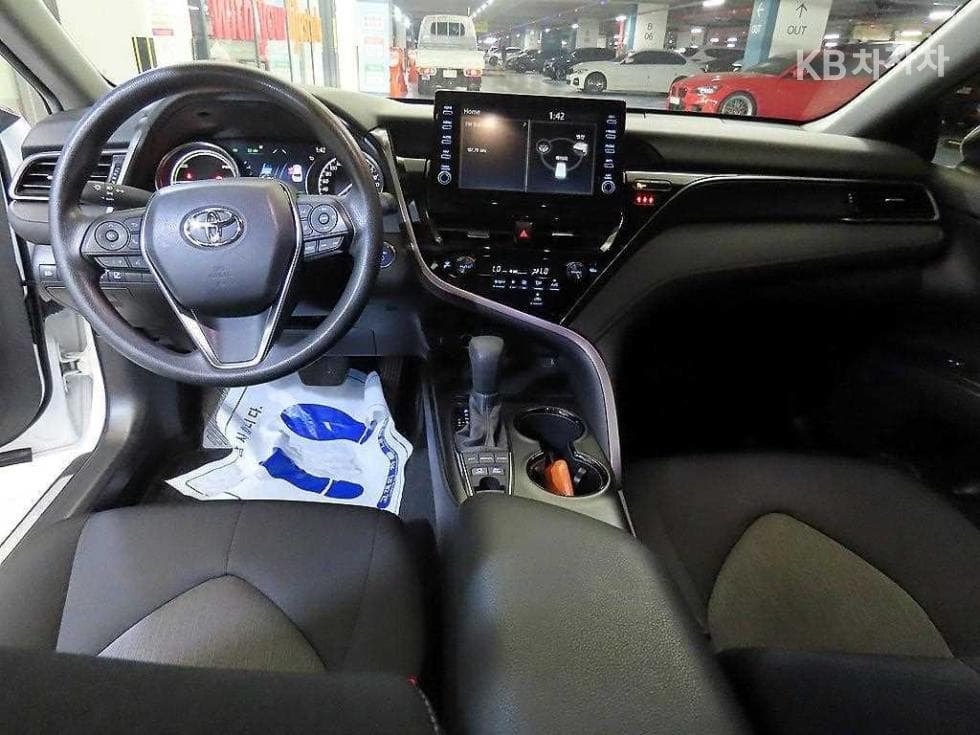 Toyota Camry XV702.5L хибрид LE - 10
