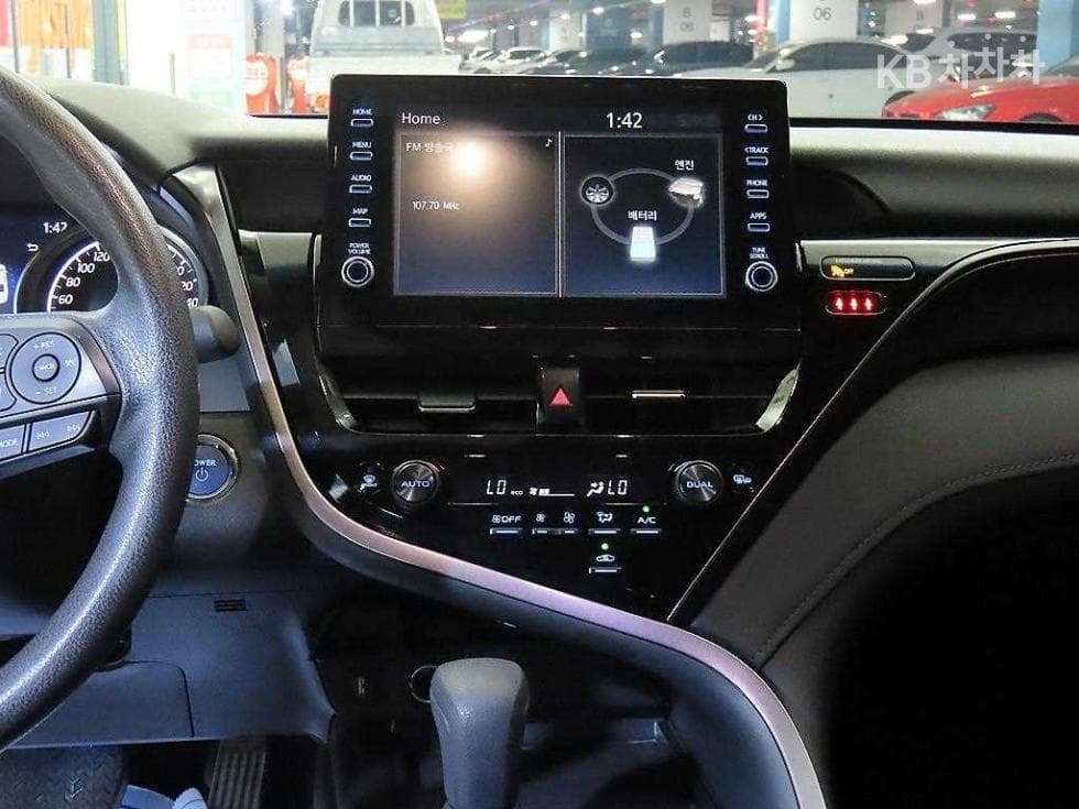 Toyota Camry XV702.5L хибрид LE - 11