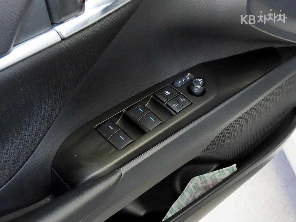 Toyota Camry XV702.5L хибрид LE - 13
