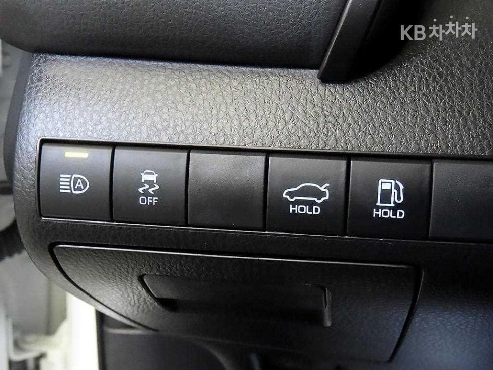 Toyota Camry XV702.5L хибрид LE - 14