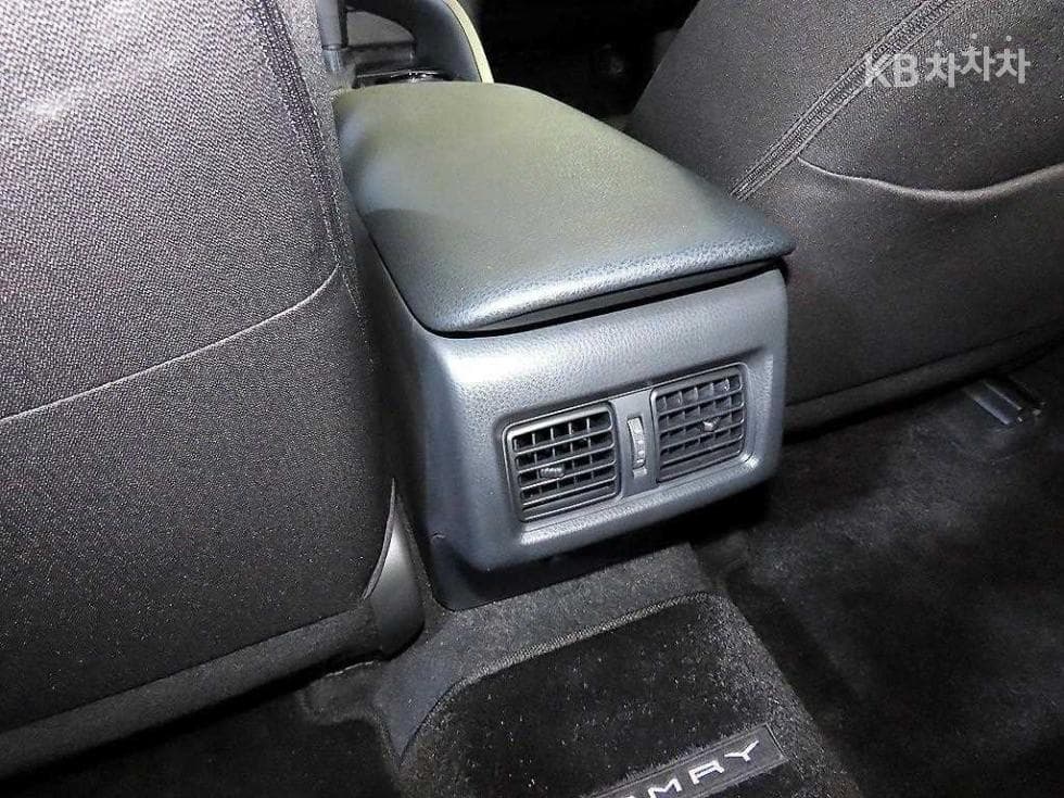 Toyota Camry XV702.5L хибрид LE - 17