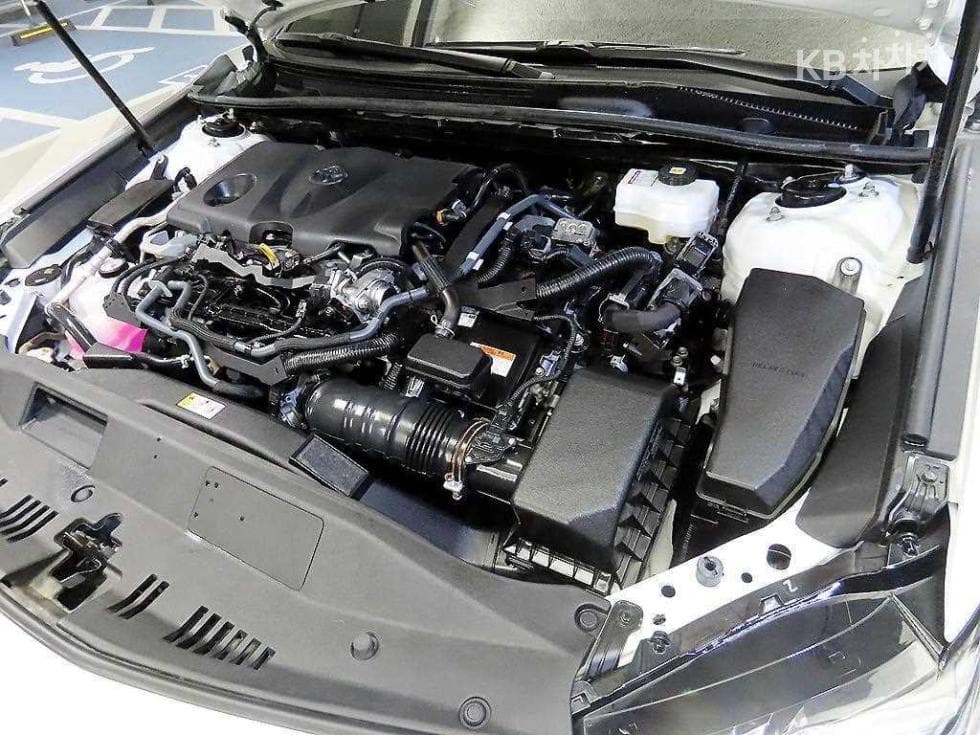 Toyota Camry XV702.5L хибрид LE - 18