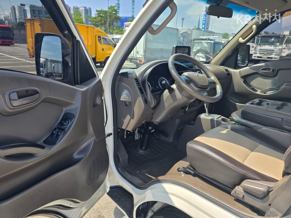 Hyundai Porter 2Extra Long Super Cab CRDi Smart - 12