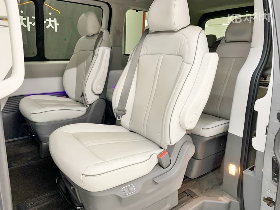 Hyundai Staria Lounge2.2 Lounge 9 AWD Inspiration - 11