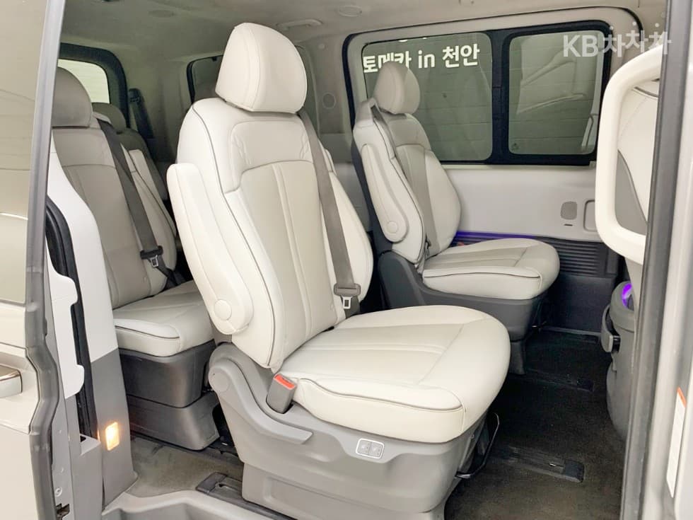 Hyundai Staria Lounge2.2 Lounge 9 AWD Inspiration - 16