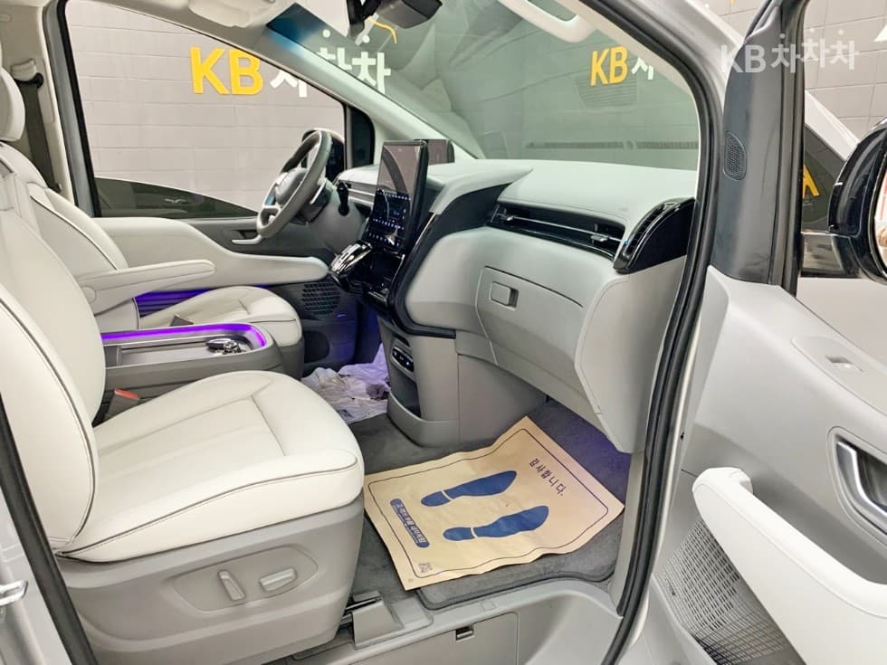 Hyundai Staria Lounge2.2 Lounge 9 AWD Inspiration - 15