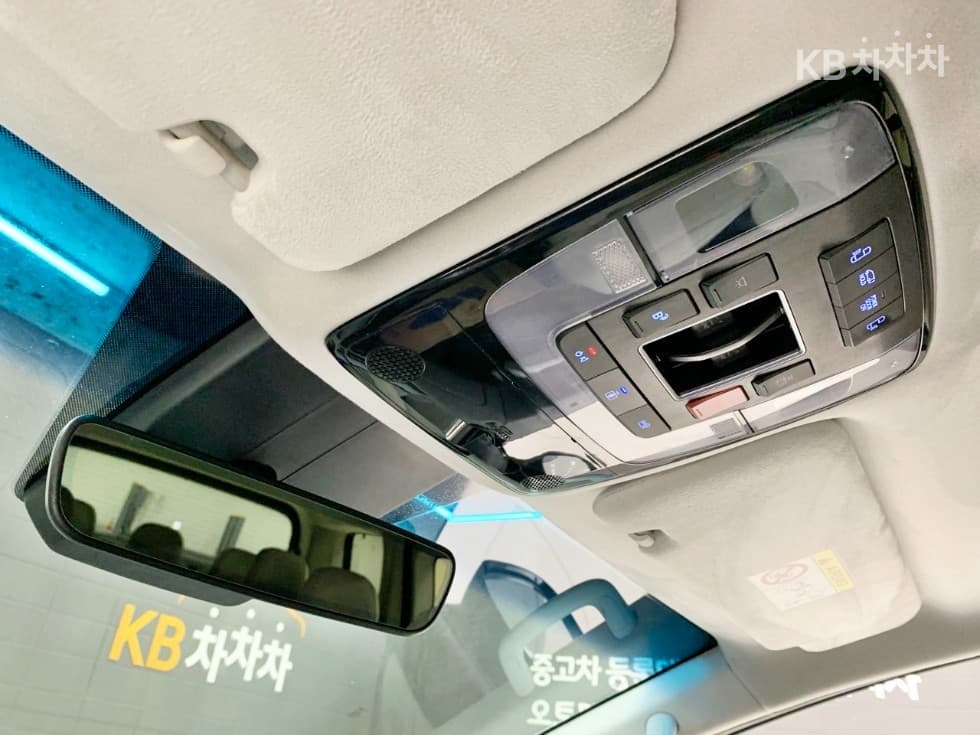 Hyundai Staria Lounge2.2 Lounge 9 AWD Inspiration - 17