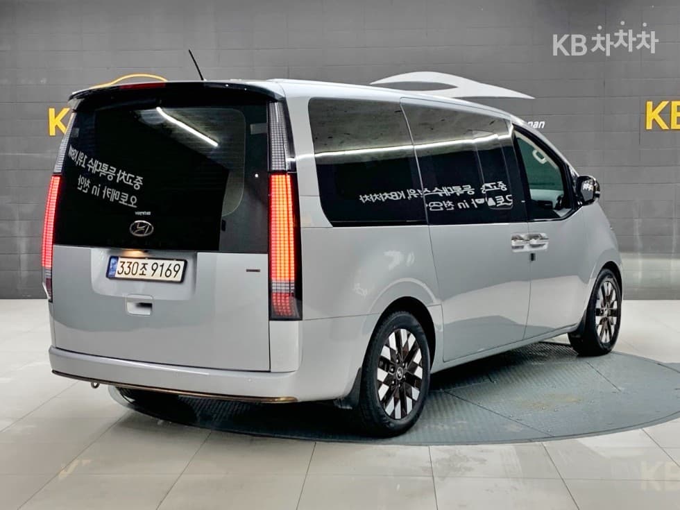 Hyundai Staria Lounge2.2 Lounge 9 AWD Inspiration - 2
