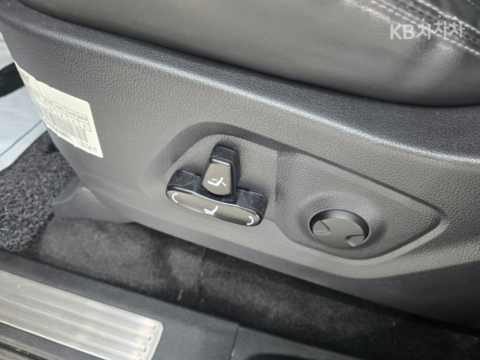 KG Mobility The New (facelift) Rexton 스포츠2.2 4WD Prestige - 19
