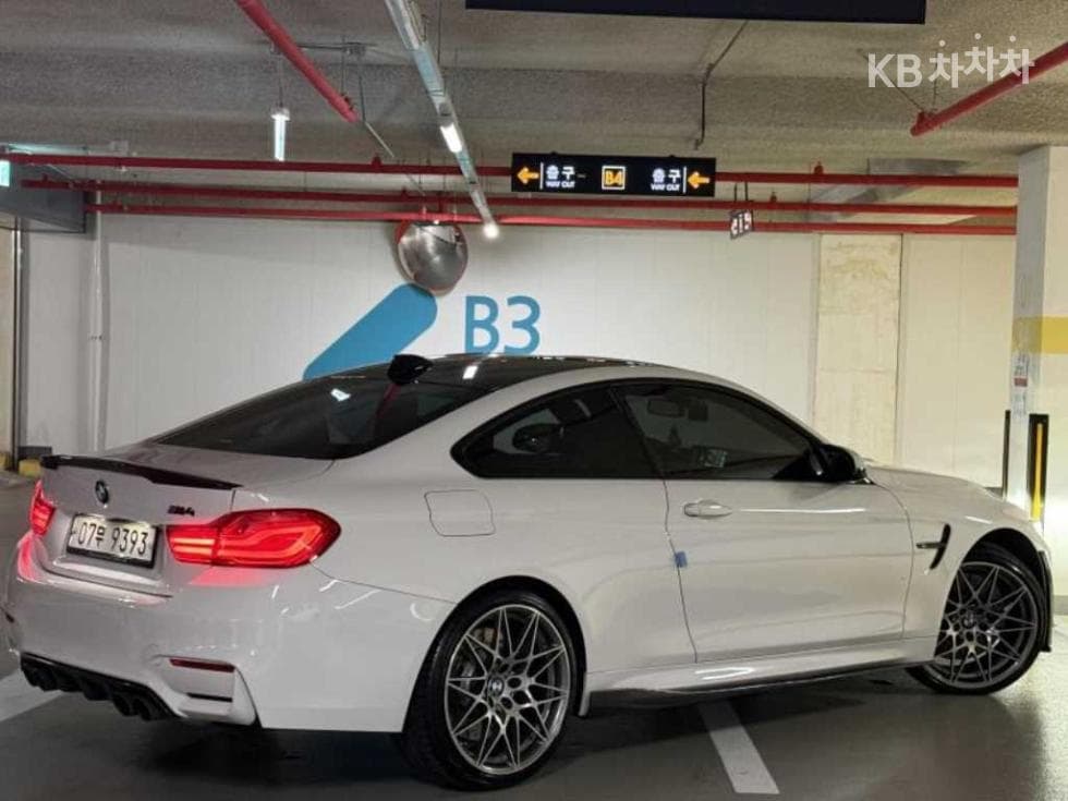 BMW M시리즈M4 Купе Competition - 2